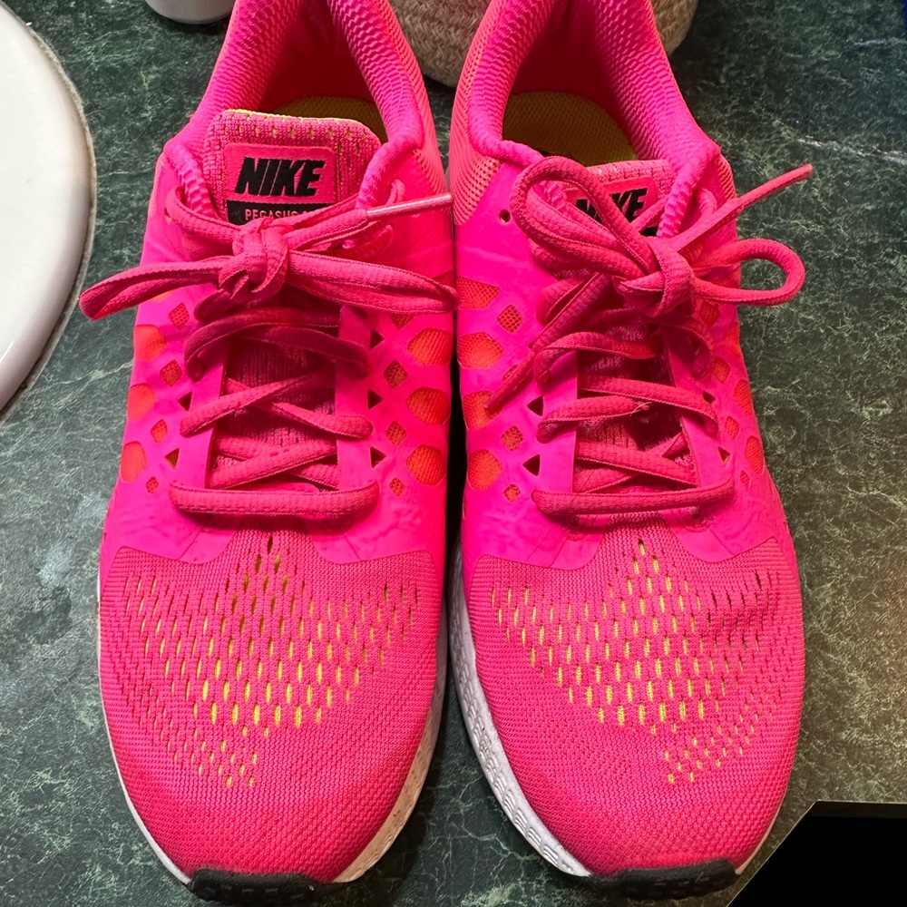 Nike Pegasus 31. Size 9